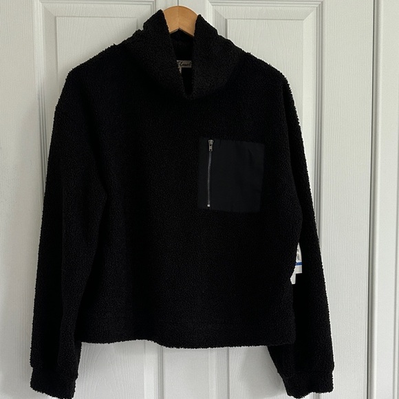 Wallflower Black Sherpa Pullover with Pocket NWT - Picture 1 of 8